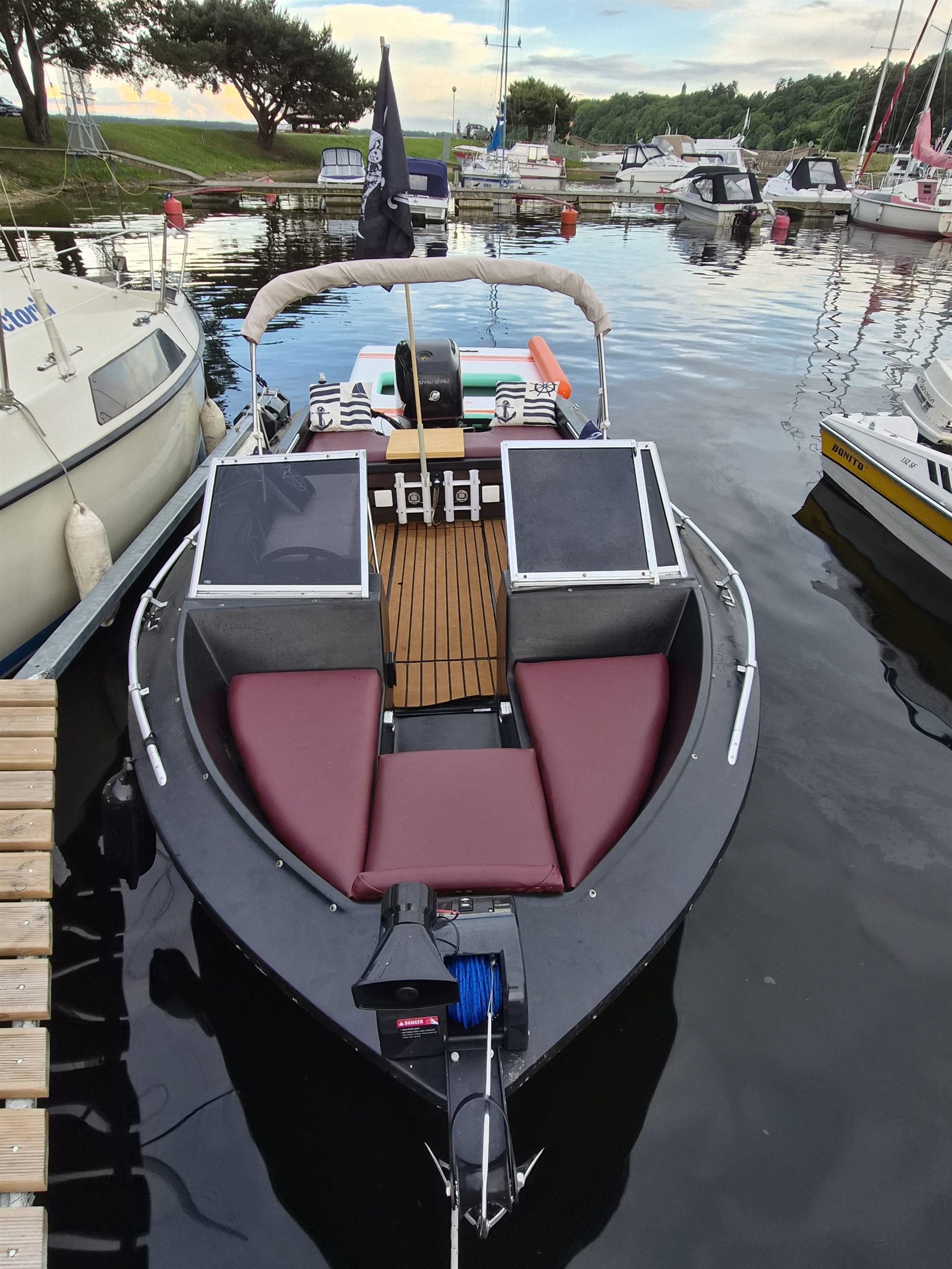 Small speed boat